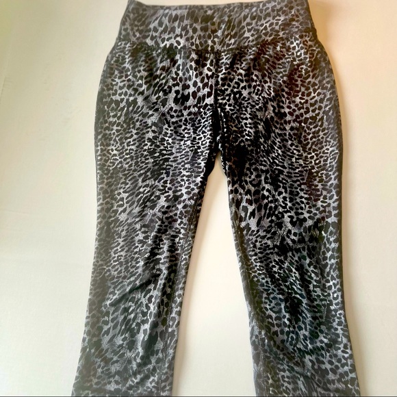 Danskin 2 piece bundle: coral top and leopard leggings! - Picture 3 of 11